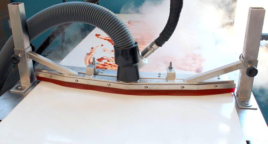 The high temperature of the Conveyor cleaning machine