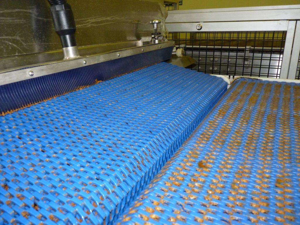 modular conveyor belt using brush