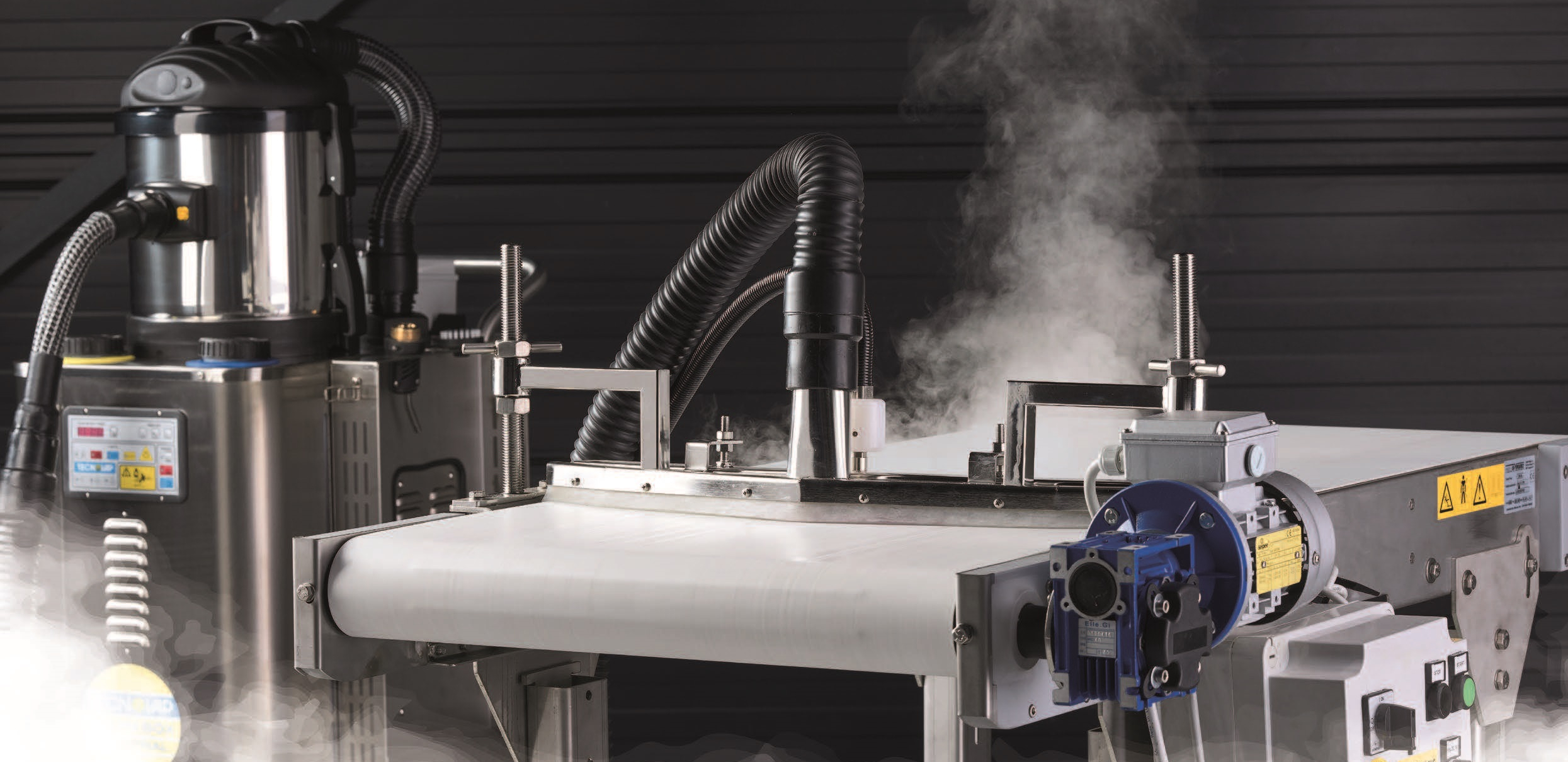 Automated cleaning system for pharmaceutical conveyor belts